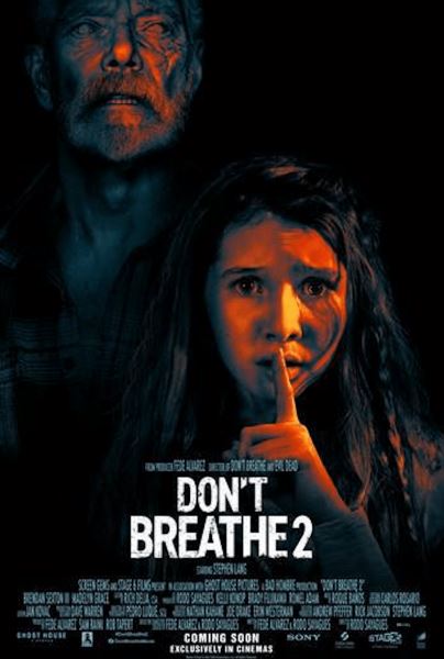 Незрячий дед и девочка на постере продолжения триллера "Не дыши"