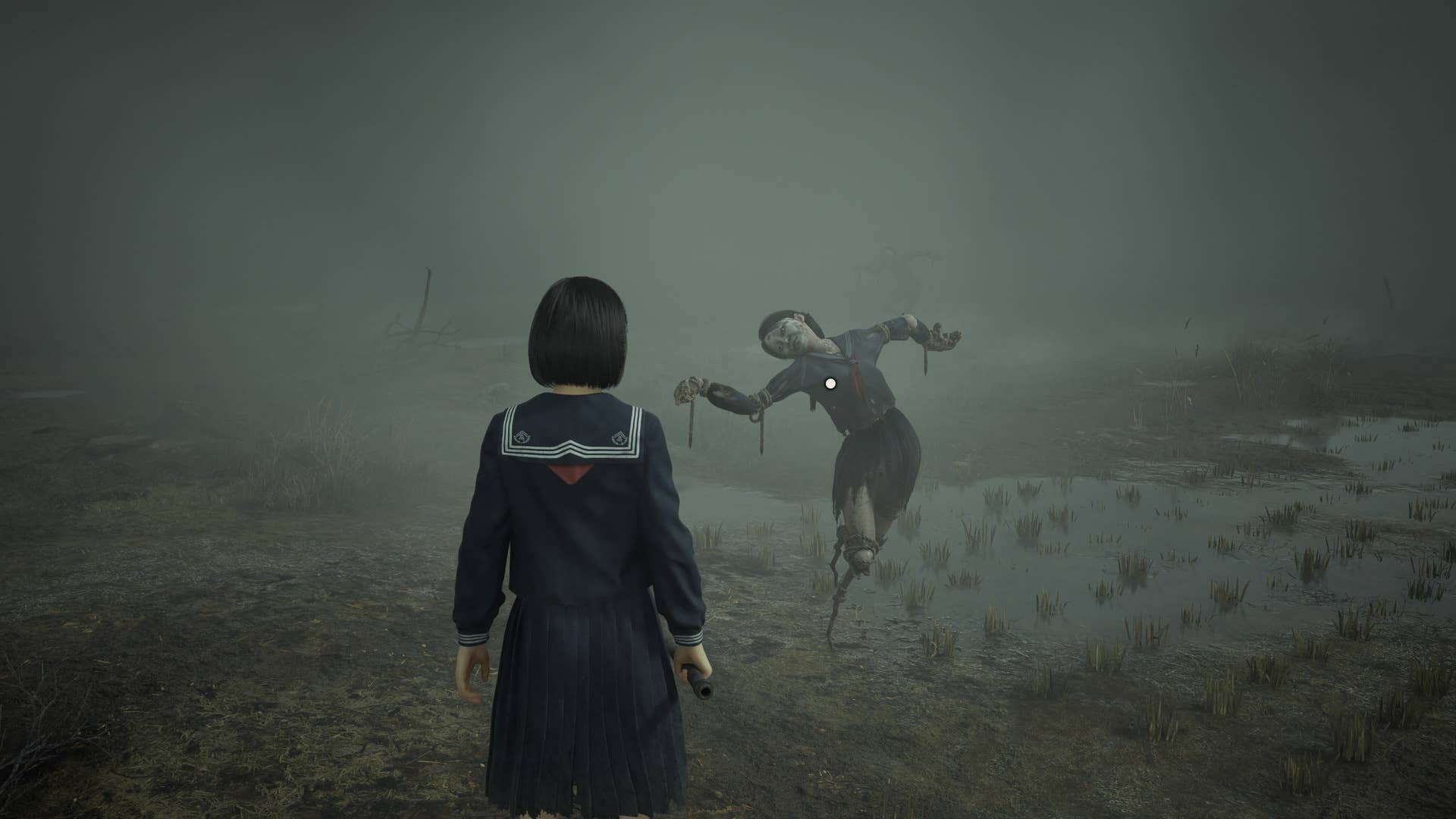 Хинако подходит к чучелу в Silent Hill f