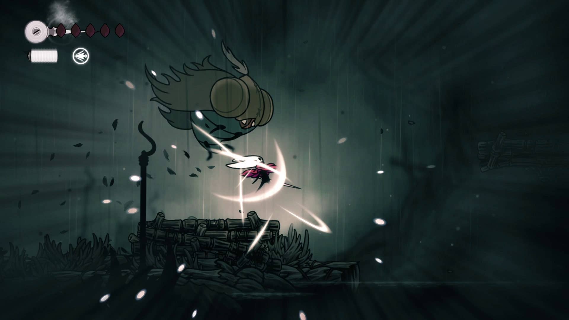 Moorwing атакует Хорнет разрезом хвоста в Hollow Knight: Silksong