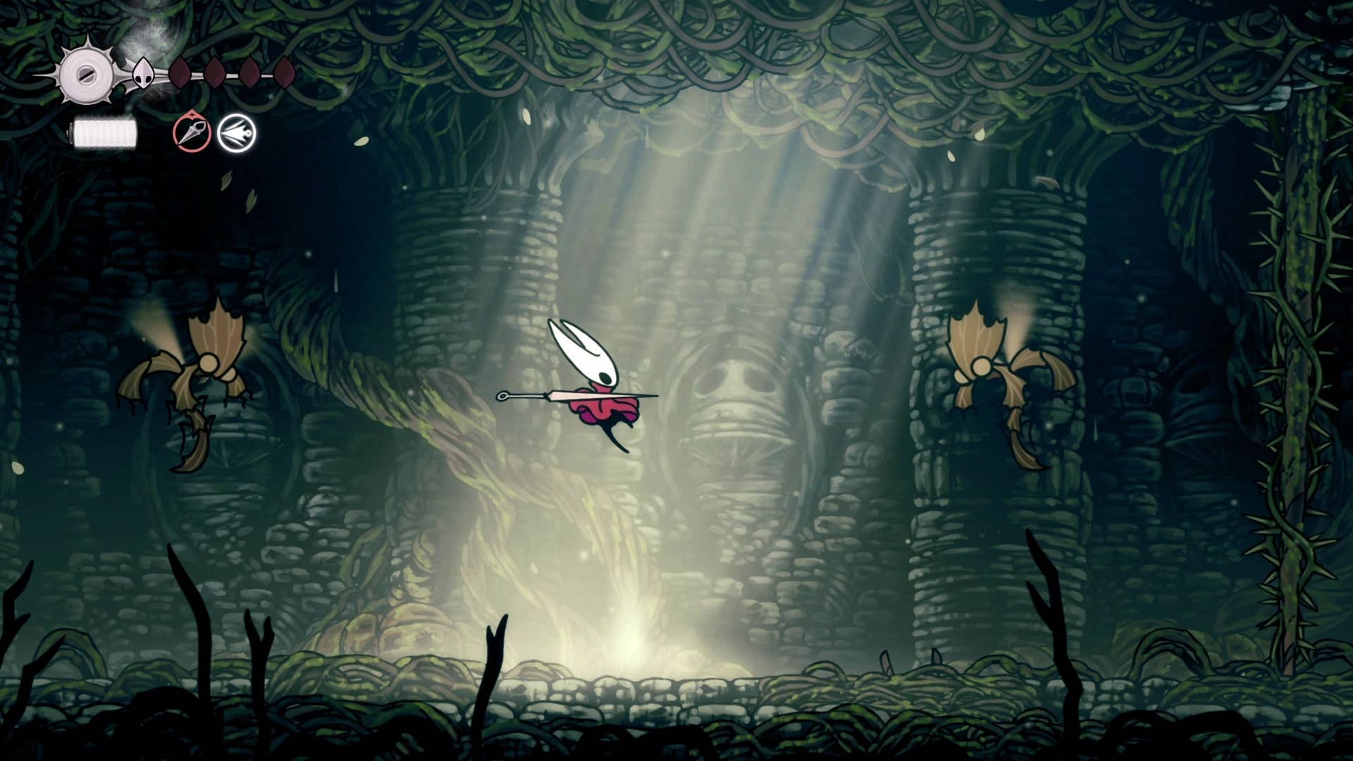 Hornet сражается с двумя Splinterbark во время боя с Sister Splinter в Hollow Knight: Silksong